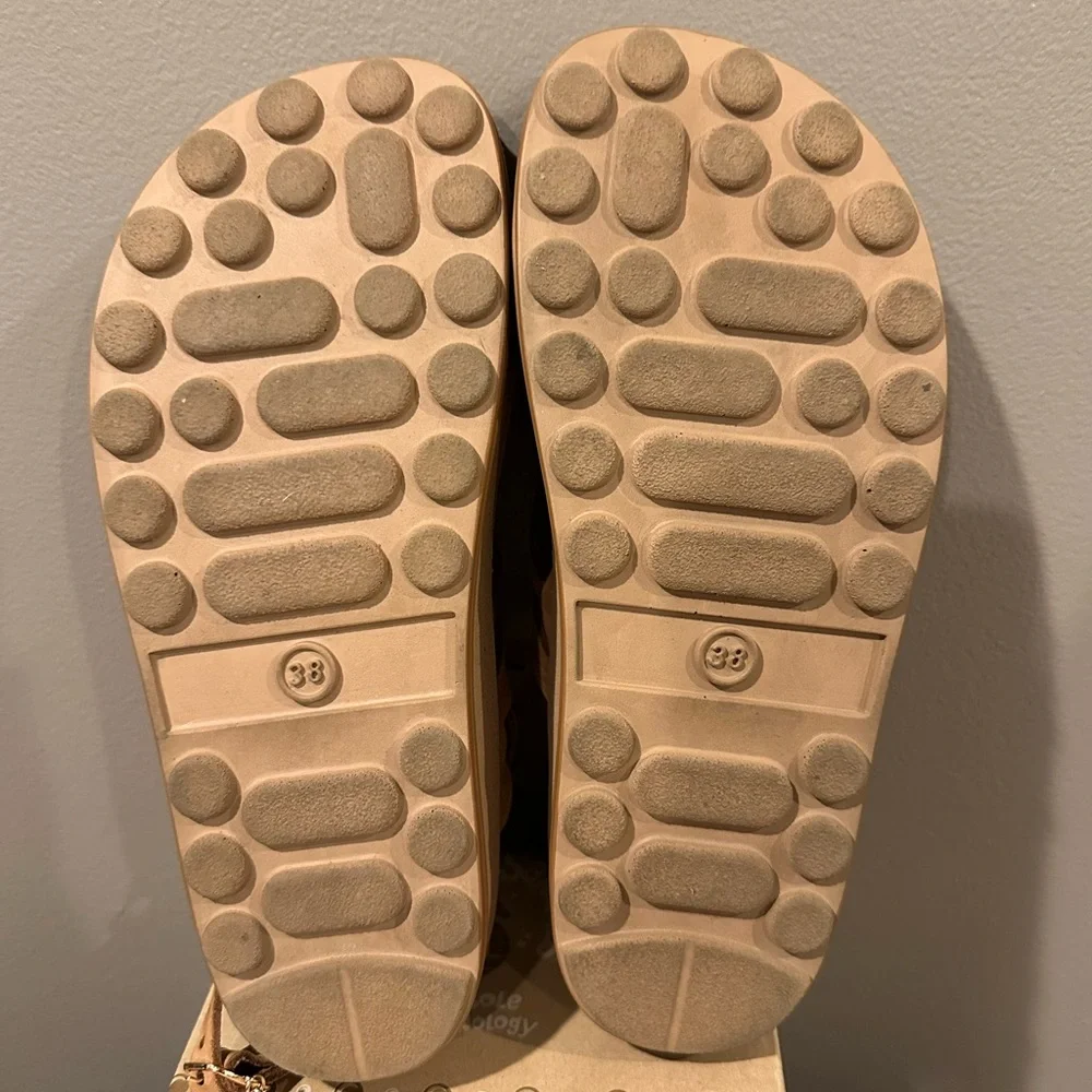 Elegant Tan Strappy Sandals - Picture 3 of 3